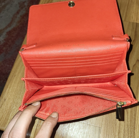 TORY BURCH Red Leather Robinson Chain Link Crossbody Wallet - Picture 6 of 15